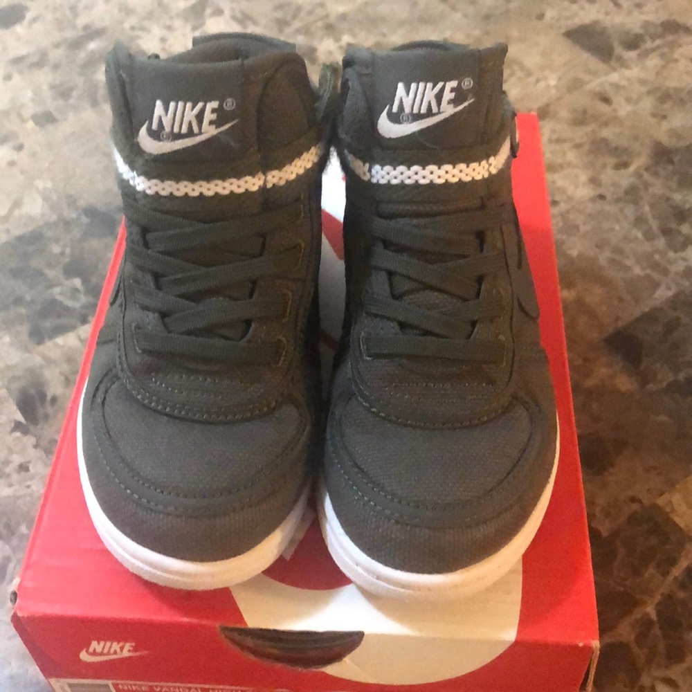 Nike high top cloth kids sneakers